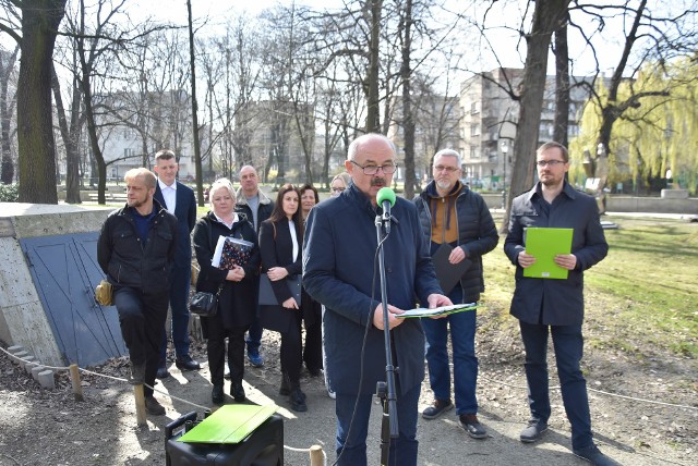 Konferencja Niezależnych.BB w Bielsku-Białej dotycząca bezpieczeństwa mieszkańców.