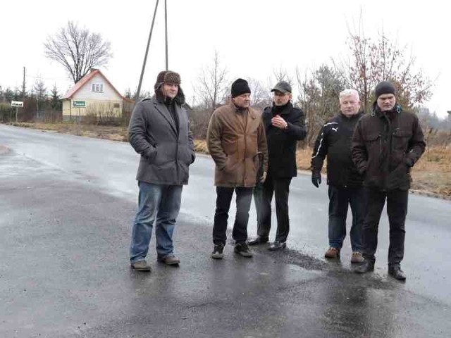 Odbioru dokonali m. in. wicestarosta Krzysztof Parzychowski, dyrektor ZDP Grzegorz Bakuła,  kierownik budowy Dariusz Domagała, przedstawiciele firmy Strabag. Byli też reprezentanci gminy Goworowo i Pasiek.