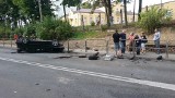 Dachowanie BMW w Iłży. Ranny młody kierowca! (wideo)