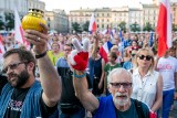 Kraków. Manifestacja KOD na Rynku Głównym w obronie sądownictwa [ZDJĘCIA]