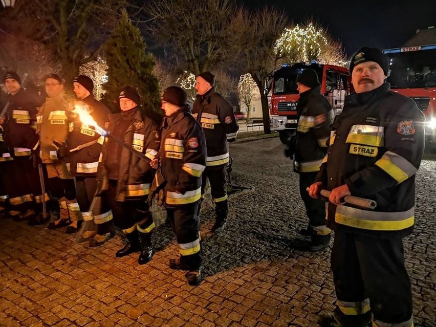 Mieszkańcy Gniewkowa spotkali się na Rynku, by wspólnie...