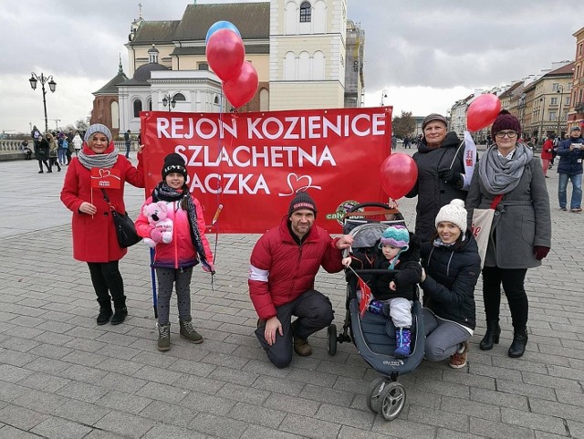 Kozieniccy SuperW podczas otwarcia tegorocznej akcji w Warszawie.