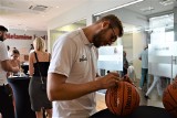 Prezentacja koszykarzy Stelmetu Enei BC Zielona Góra w siedzibie sponsora klubu [ZDJĘCIA]