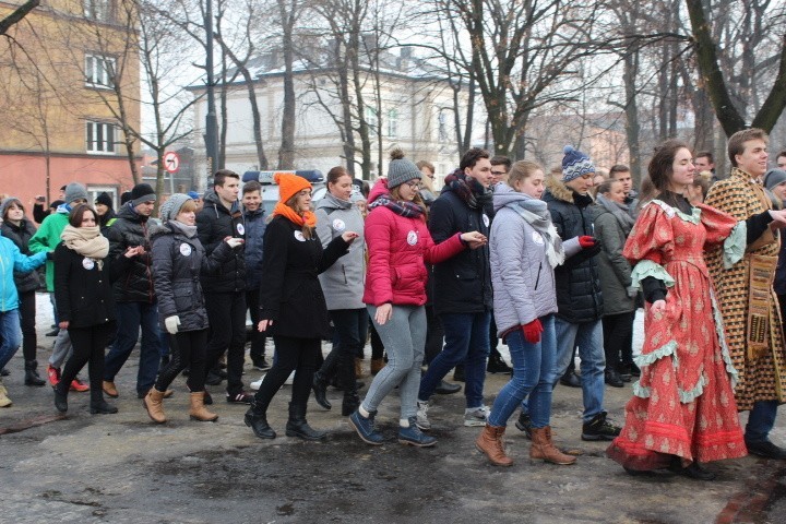 Pół tysiąca par zatańczyło poloneza w Zabrzu