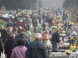 Wszystkich Świętych 2014: Cmentarze w Sosnowcu, Będzinie i Bytomiu [ZDJĘCIA]