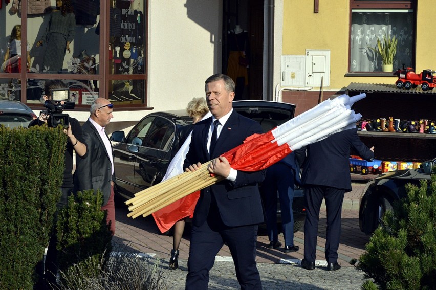 W Bobowej stanie jedna z ławeczek niepodległości finansowanych przez MON [ZDJĘCIA]