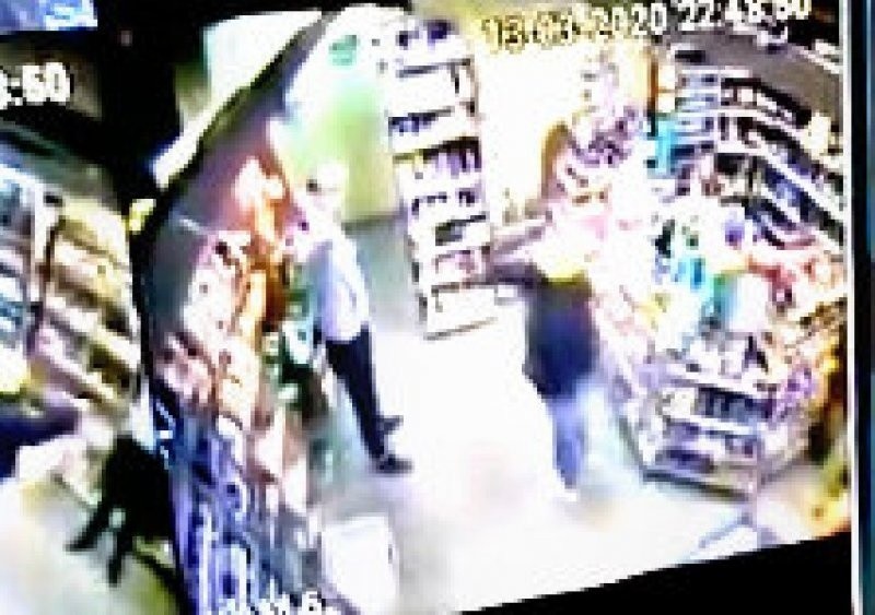 Szczytno: Napadła na sklep przy pomocy atrapy broni. 24-letnia mieszkanka została aresztowana(ZDJĘCIA,VIDEO)