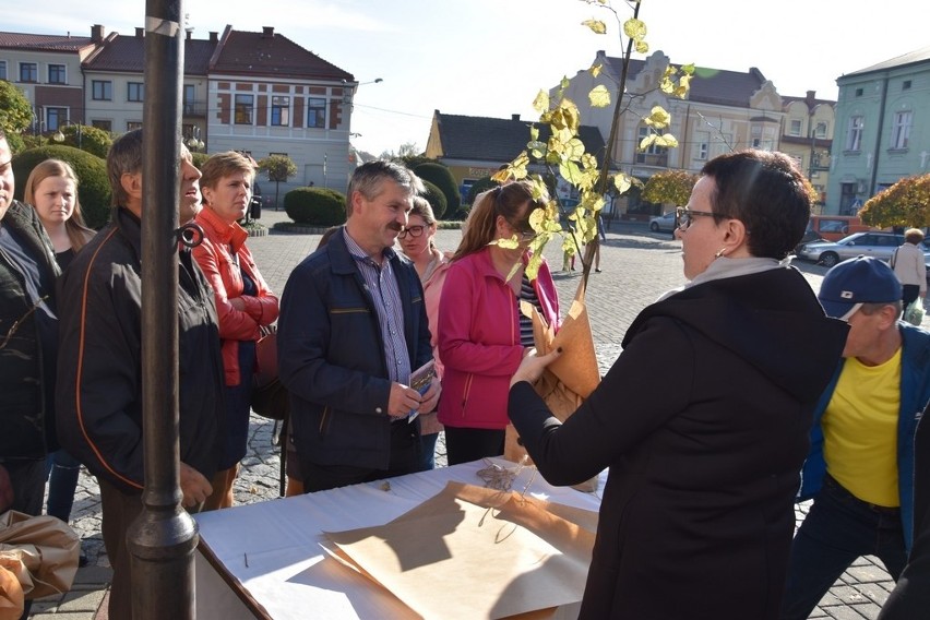 W Tuchowie przybędzie lip za sprawą wspólnej akcji urzędu gminy i pszczelarzy