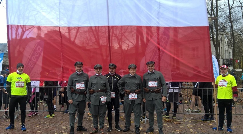 Znani na X Biegu Niepodległości w Kielcach w... mundurach legionistów 