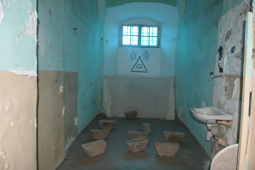 Opuszczone więzienie w Łęczycy. Zobacz, jak w środku wygląda nieczynny zakład karny! Z tego więzienia nikt nie uciekł