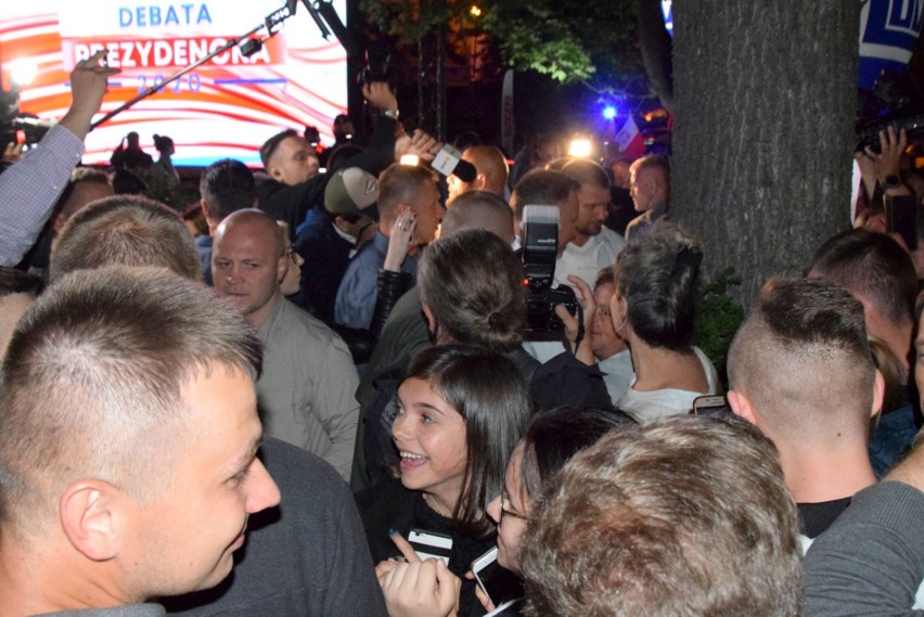 Andrzej Duda po debacie w Końskich spotkał się z mieszkańcami. Było nerwowo [ZDJĘCIA, ZAPIS TRANSMISJI]