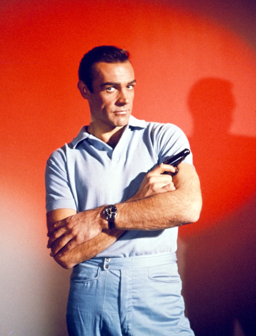 Sean Connery jako James Bond w filmie "Doktor No"...