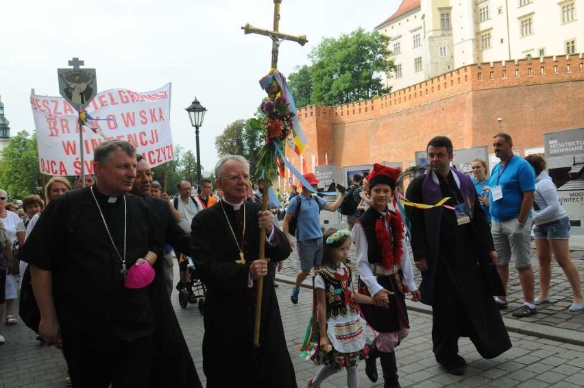 Pielgrzymi wyruszyli w drogę na Jasną Górę [ZDJĘCIA]