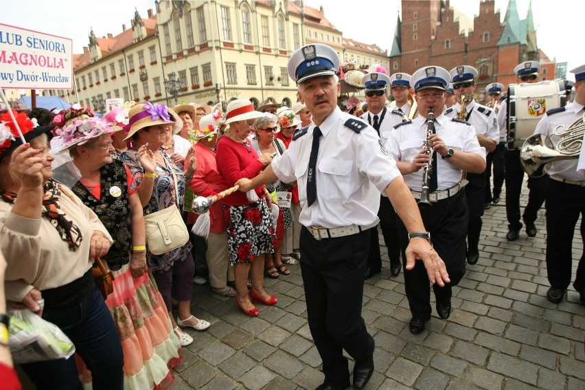 Marsz Kapeluszy we Wrocławiu. Seniorzy pobili rekord Guinessa (ZDJĘCIA, FILM)