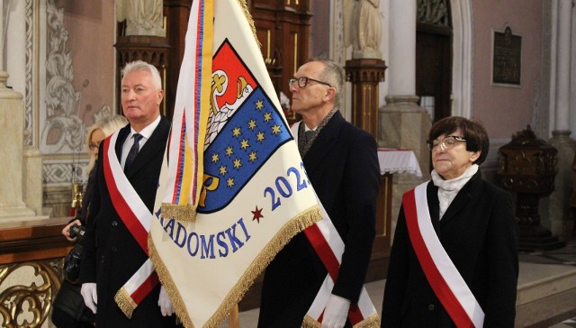 Uroczystą mszą świętą rozpoczęły się dwudniowe obchody 25-lecia Powiatu Radomskiego.