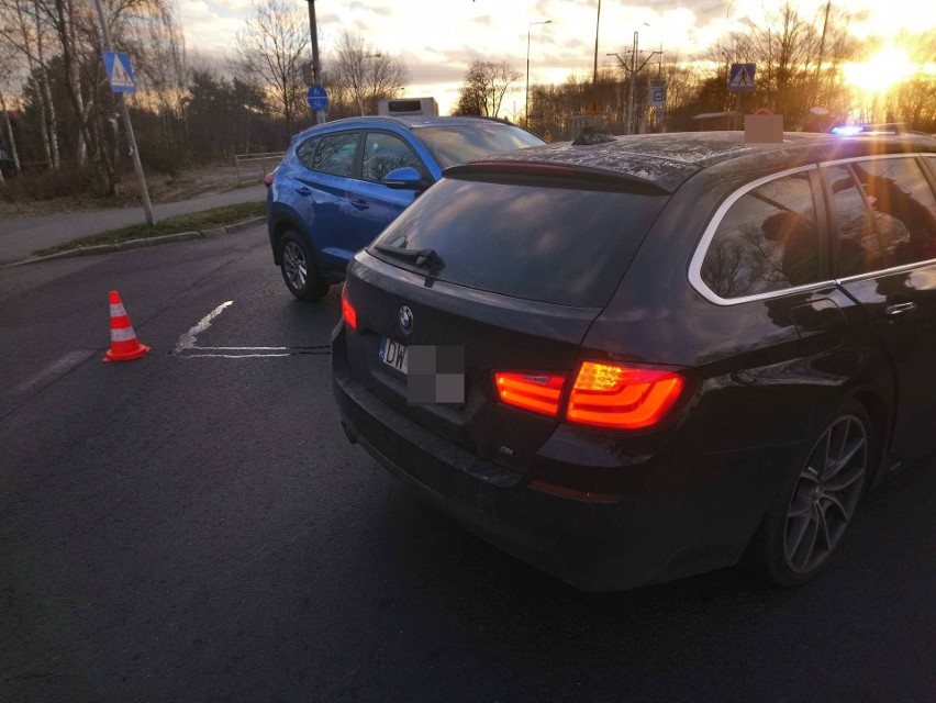 Wypadek na Kosmonautów. Kierująca BMW nie ustąpiła pierwszeństwa (ZDJĘCIA)