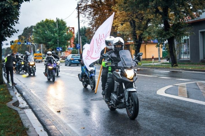 „Ida Czerwcowa. Stop rakowi piersi”. W Kozienicach była szósta edycja znanej akcji charytatywnej. Zobacz zdjęcia