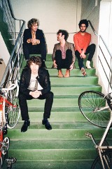 Zespół The Kooks wystąpi na festiwalu w Jarocinie