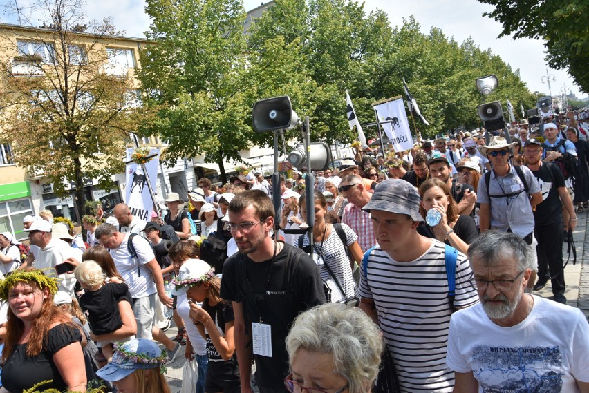 Pielgrzymka Dominikańska dotarła z Krakowa na Jasną Górę ZDJĘCIA Zmęczeni, ale bardzo radośni 