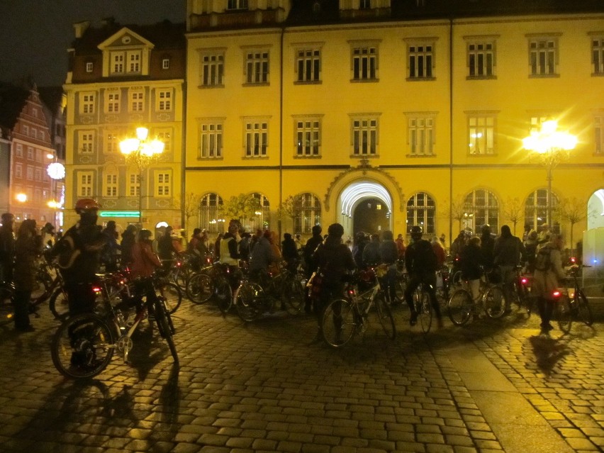 Masa krytyczna rowerzystów przejechała przez Wrocław (ZDJĘCIA)