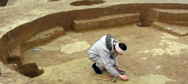 Znalezione na pograniczu Rozborza, Chałupek i Ujeznej skarby trafią do muzeum. W miejscu gdzie je archeolodzy odkopali, będzie biegł środek autostrady.