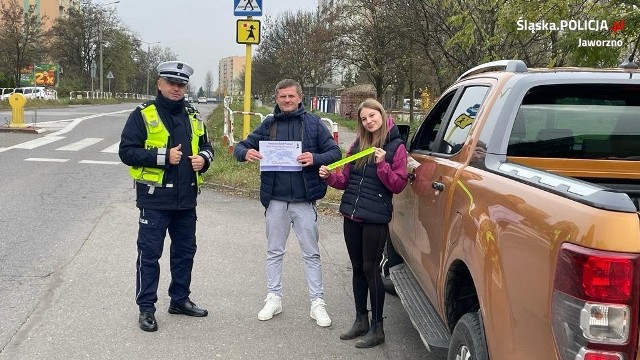 Wiele osób, kierowców jak i pieszych otrzymało od funkcjonariuszy odblaski, które zwiększają naszą widoczność i pozwalają zniwelować wiele zagrożeń na drogach.