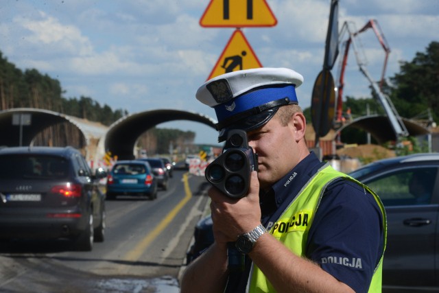 Obecnie limit dla kierowców posiadających uprawnienia dłużej jak rok wynosi 24 punkty. Tutaj nic się nie zmienia.