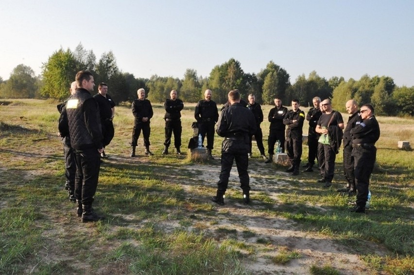 Poligon w Biedrusku: Ćwiczenia - policjanci na miejscu...