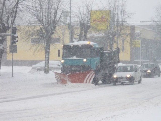 Zima znowu atakuje. Hajnówka zasypana śniegiem.