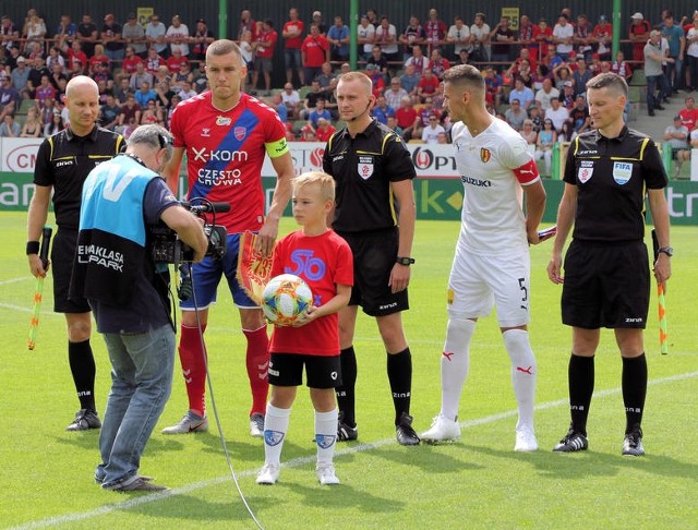 Raków Częstochowa rozgrywa swoje mecze w Bełchatowie.