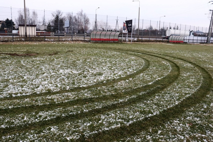 Zniszczone boisko w Wielogórze! Nagroda za znalezienie sprawcy! (ZDJĘCIA)