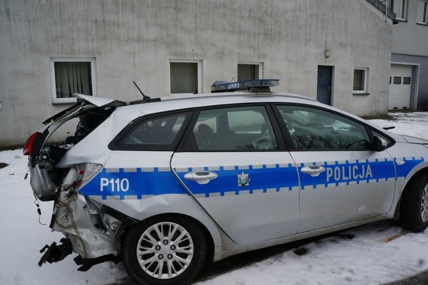 Wypadek w Zabełkowie. W tył radiowozu wjechał ford