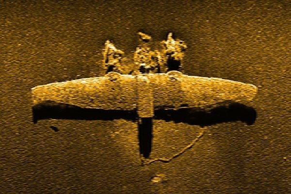 Obraz sonarowy wraku Junkersa z ORP "Arctowski&#8221;.