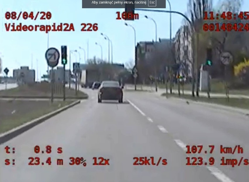 Białystok. Kierowca lexusa przekroczył dozwoloną prędkość o ponad 60 km/h. Do tego miał zakaz prowadzenia pojazdów [ZDJĘCIA, WIDEO]