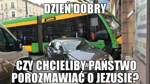 W czwartek w Poznaniu tramwaj wypadł z szyn i uderzył w budynek. Na szczęście nikt z pasażerów nie ucierpiał, lekko ranny został motorniczy. Internauci szybko w swoim stylu zaczęli komentować to zdarzenie. Zobacz memy!Przejdź do kolejnego zdjęcia --->