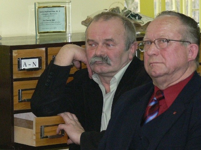Sekretarz Jan Janiec (z lewej) w towarzystwie radnego Zdzisława Ślusarczyka.