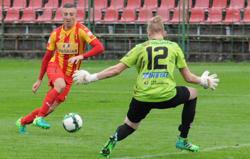 Dawid Szałas (z lewej) strzelił dwa gole dla Korony w meczu...
