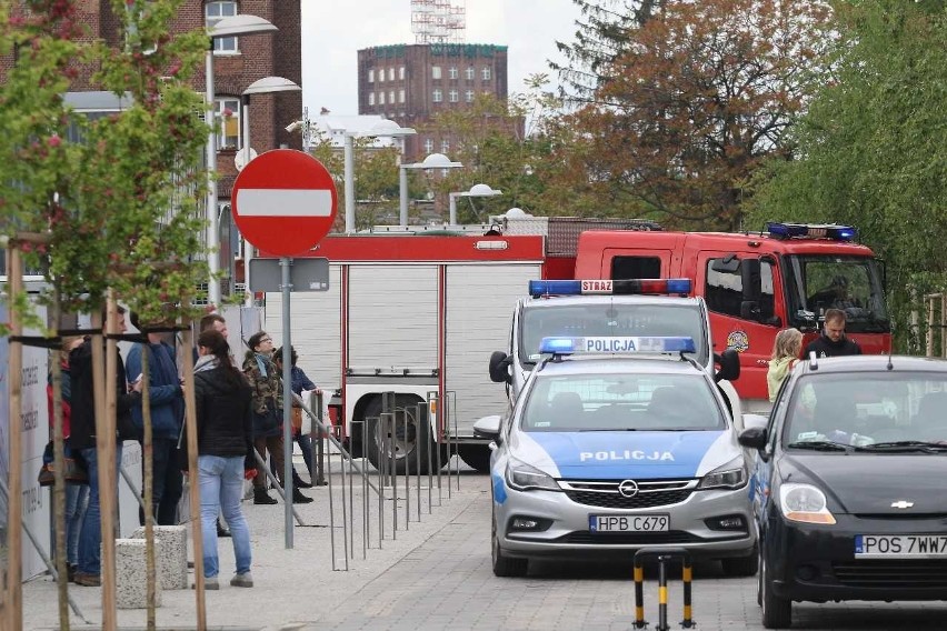 Mężczyzna skoczył z wieżowca we Wrocławiu. Udało się go uratować