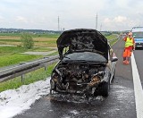 Tarnów. Pożar samochodu na autostradzie A4. Zapaliła się komora silnika [ZDJĘCIA]