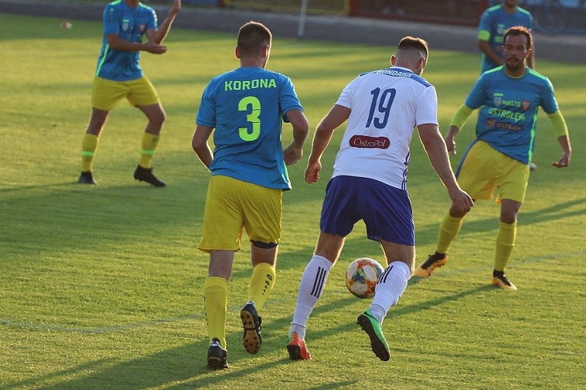 Korona Ostrołęka do przerwy prowadziła z Mazovią 1:0.