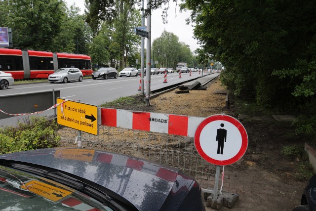 W związku z budową nowej drogi rowerowej zniknie część miejsc postojowych na ul. Kościuszki w Katowicach