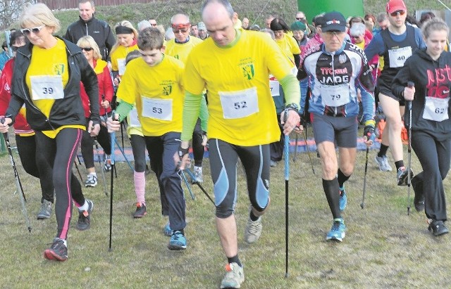 I ruszyli ze startu na stadionie w Żołędowie. Poszli! Tak było na I mistrzostwach nordic walking w roku 2011. Wtedy impreza jeszcze raczkowała w Żołędowie. Ilu w sobotę wystartuje zawodników?