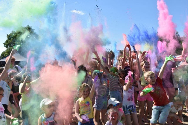 Festival Kolorów Holi podczas Jarmarku Królewskiego w Pysznicy. Zobacz relację! >>>