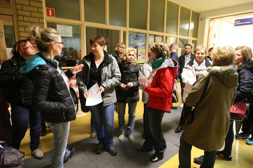 Rodzice uczniów spotkali się w piątek wieczorem w budynku SP...