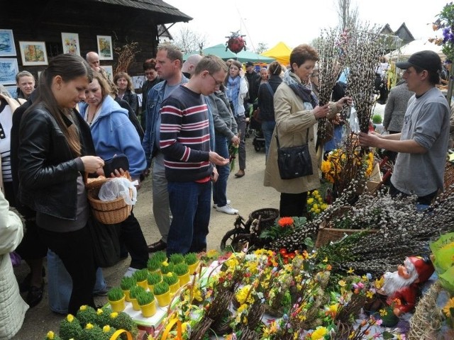 Tysiące Opolan przyjechaly na coroczny jarmark w Muzeum Wsi Opolskiej.