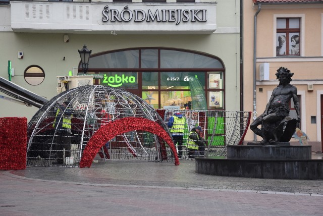 Zielona Góra, 22 stycznia 2019. Czas na demontaż ozdób świątecznych. A jak było na ich inauguracji?