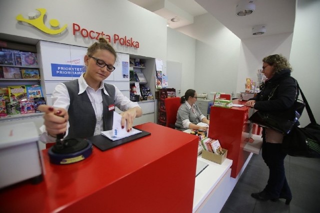 Emeryci mogą cieszyć się szybszymi wypłatami. Trzynaste emerytury zostaną dostarczone przez Pocztę Polską już w marcu.