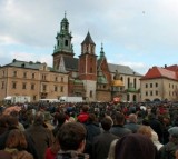 Transmisja z pogrzebu prezydenta Kaczyńskiego na placu Trafalgar w Londynie