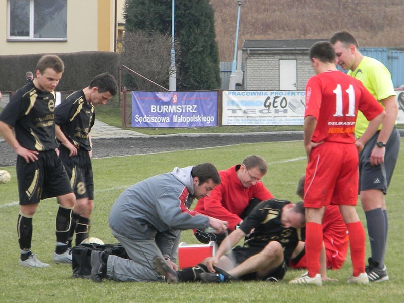 Lechia Sedziszów (na czerwono) przegrala ze Strumykiem...