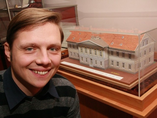 Jak zaznacza muzealnik Andrzej Paśniewski, model gimnazjum jest dziełem byłego mieszkańca Międzyrzecza Alfonsa Latzke.